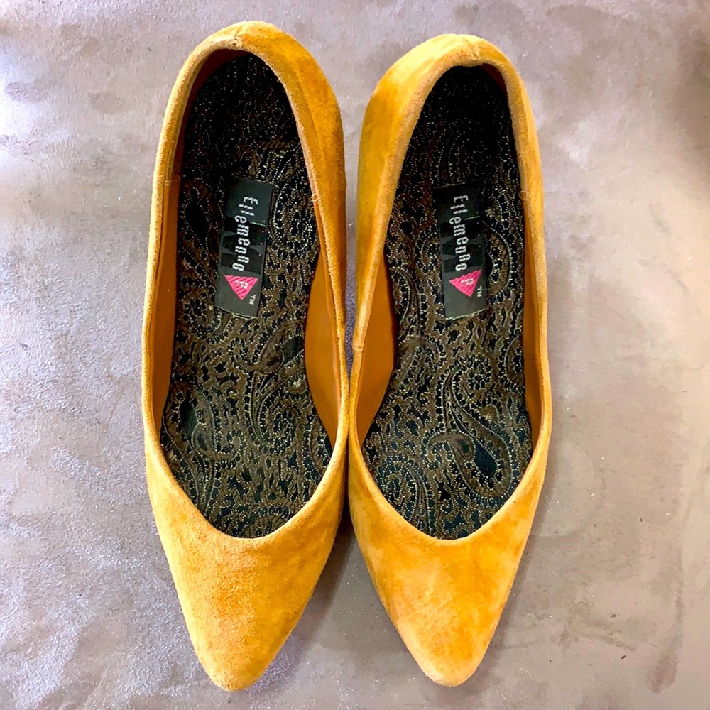 Ellemeno mustard-colored heels